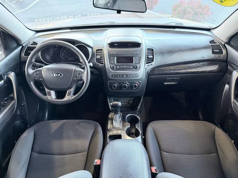 Used 2015 Kia Sorento LX image 17