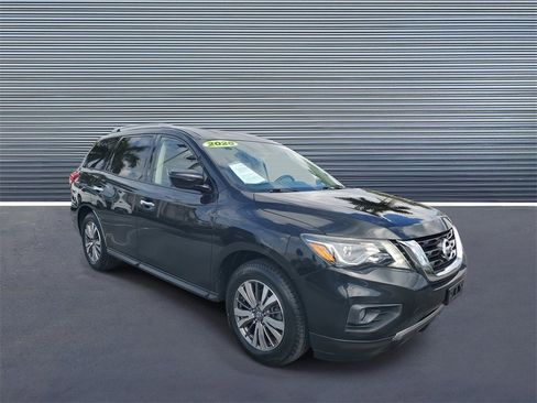 Used 2020 Nissan Pathfinder SV image 2