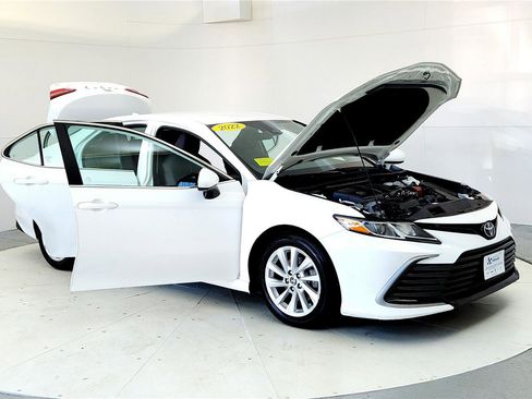 Used 2022 Toyota Camry LE w/ Carpet Mat Package (TMS) image 12