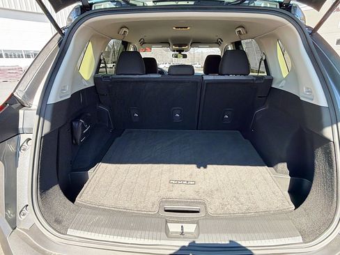 Used 2023 Nissan Rogue SV image 24