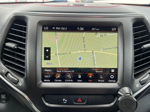 Used 2020 Jeep Cherokee Trailhawk w/ Comfort/Convenience Group AWD/4WD image 37