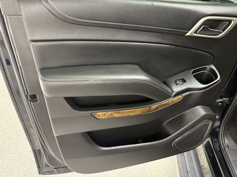 Used 2016 GMC Yukon XL Denali image 25