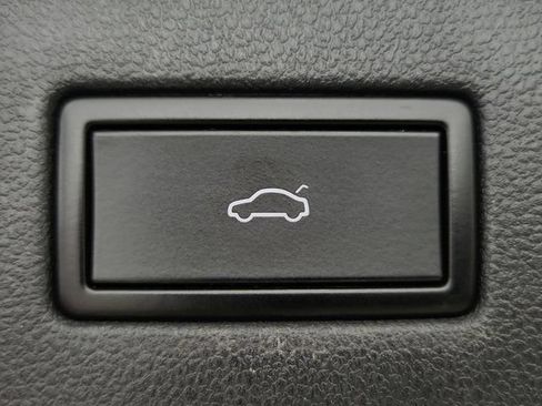 Used 2018 Volkswagen Tiguan SE FWD image 33