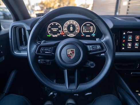 Certified 2024 Porsche Cayenne image 6