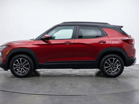 Used 2025 Chevrolet TrailBlazer LT w/ Driver Confidence Package image 5