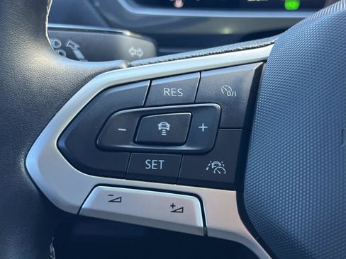 Certified 2022 Volkswagen Tiguan SE w/ Panoramic Sunroof Package image 9