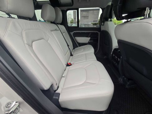 New 2026 Land Rover Defender 110 X-Dynamic SE AWD/4WD image 14
