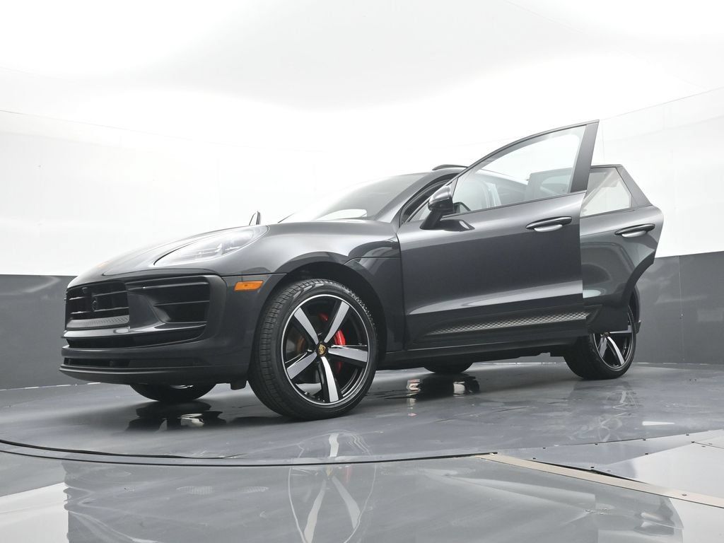 Certified 2023 Porsche Macan S AWD/4WD image 30