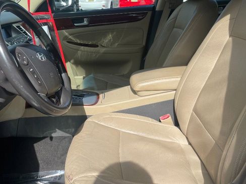 Used 2012 Hyundai Genesis 3.8 image 6
