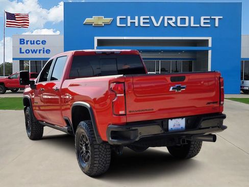 Used 2024 Chevrolet Silverado 2500 ZR2 w/ Technology Package AWD/4WD image 4