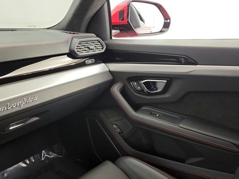Used 2022 Lamborghini Urus AWD/4WD image 35