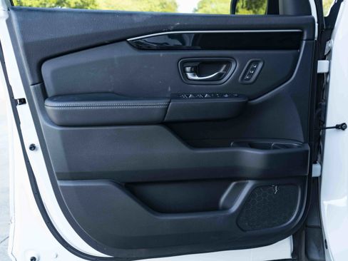 Used 2023 Honda Pilot Touring image 36