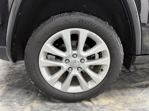 Used 2017 Jeep Grand Cherokee Limited image 25