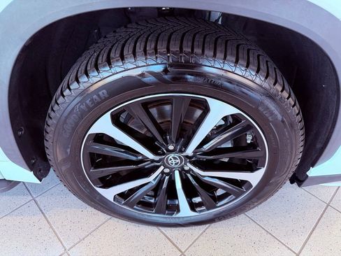 Used 2022 Toyota Highlander XSE image 18