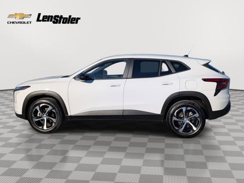 Used 2024 Chevrolet Trax RS w/ Driver Confidence Package image 2