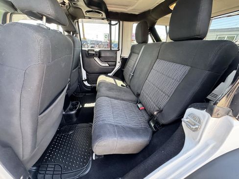 Used 2011 Jeep Wrangler Unlimited Rubicon w/ Connectivity Group AWD/4WD image 15