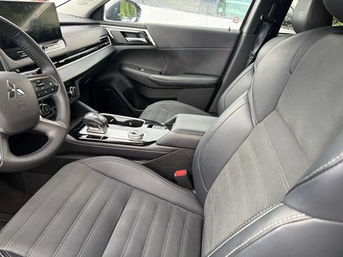 Used 2025 Mitsubishi Outlander SE AWD/4WD image 4