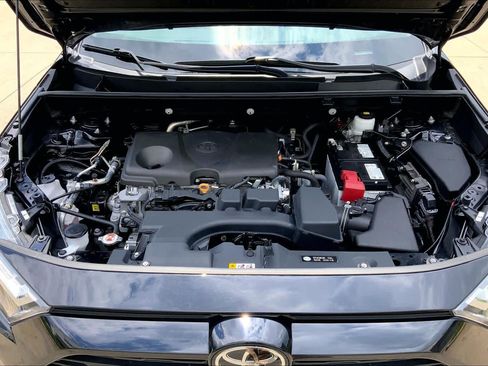 Used 2024 Toyota RAV4 XLE FWD image 28
