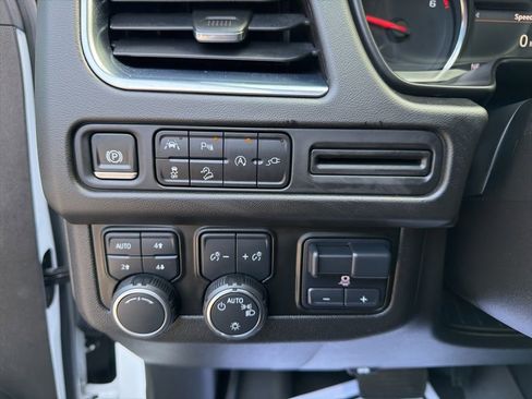 Used 2021 Chevrolet Tahoe Z71 w/ Z71 Signature Package AWD/4WD image 26
