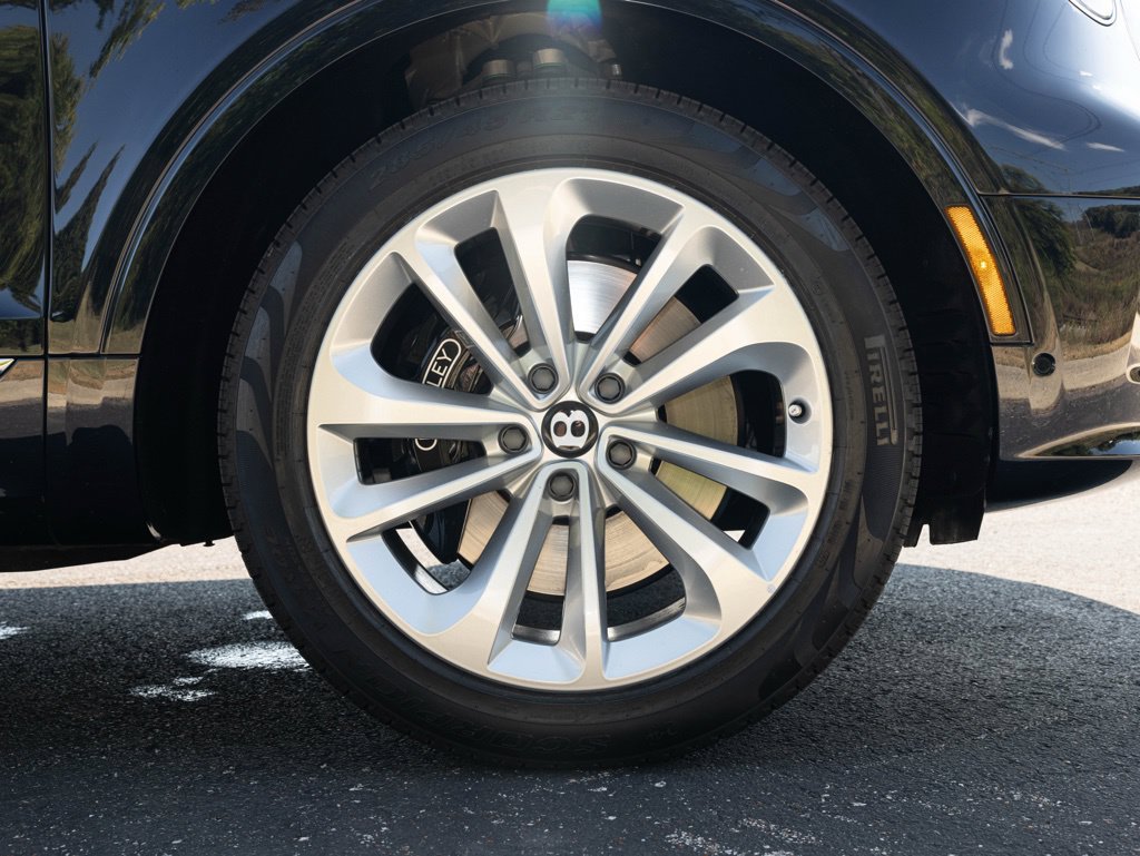 Used 2025 Bentley Bentayga AWD/4WD image 81