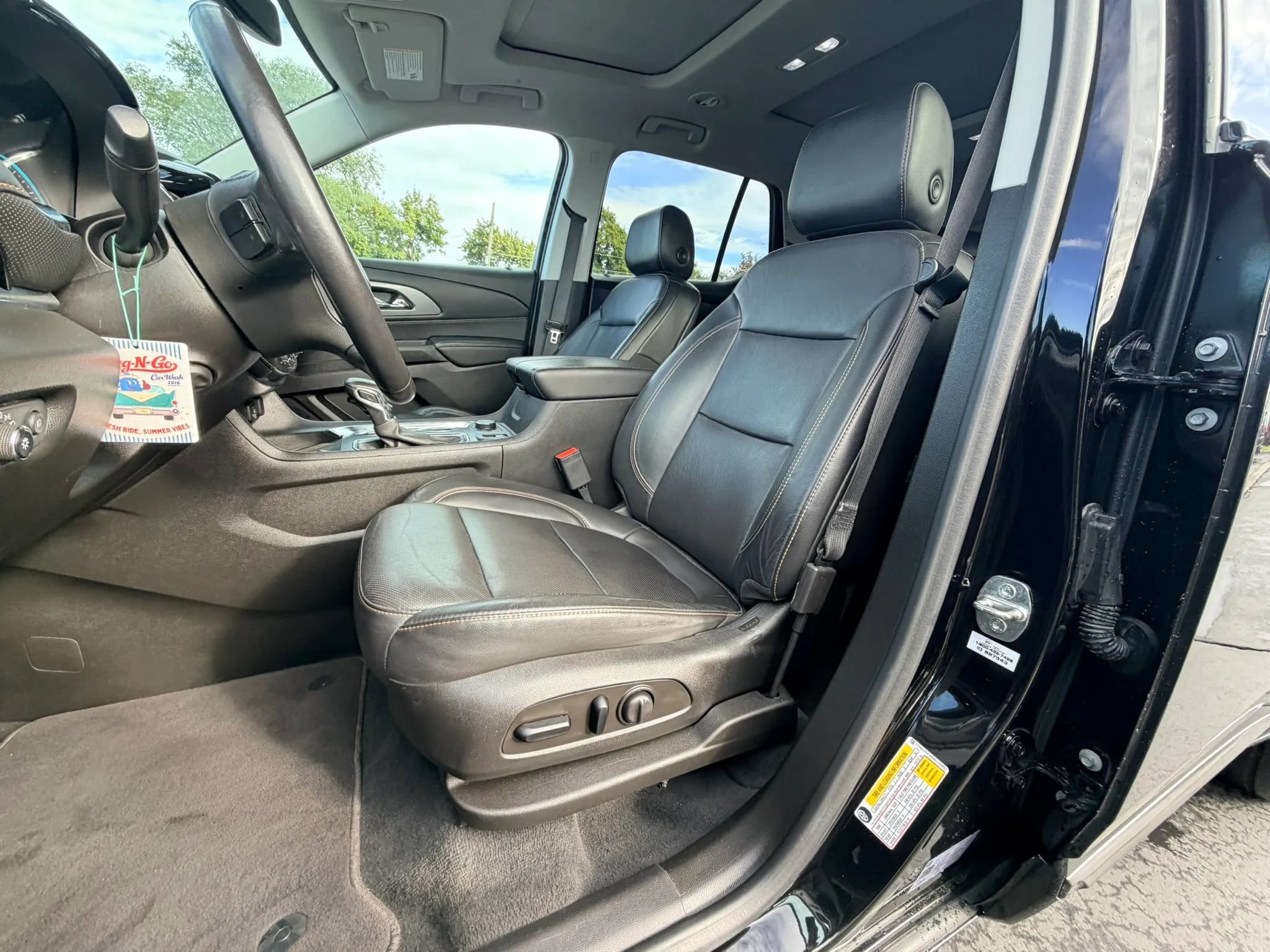 Used 2021 Chevrolet Traverse Premier w/ Redline Edition AWD/4WD image 11