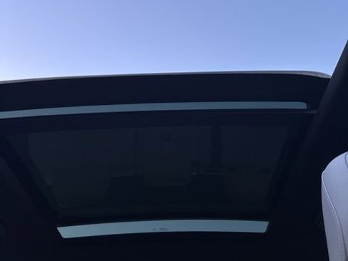 Used 2021 Volkswagen Tiguan SE R-Line image 42