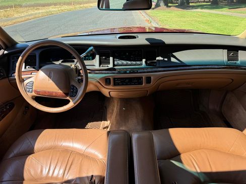 Used 1996 Lincoln Town Car Signature RWD image 14