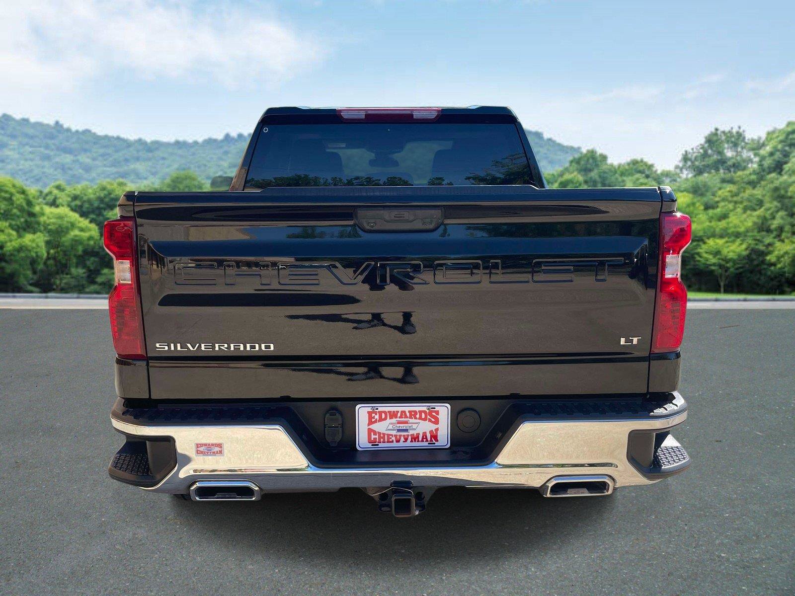 Used 2024 Chevrolet Silverado 1500 LT w/ Z71 Off-Road Package AWD/4WD image 4