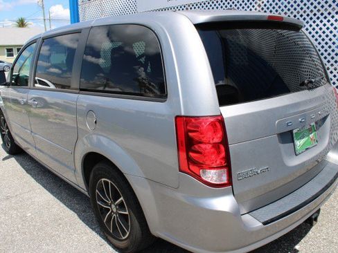 Used 2017 Dodge Grand Caravan SE FWD image 6