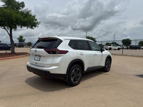 Certified 2025 Nissan Rogue SV FWD image 5