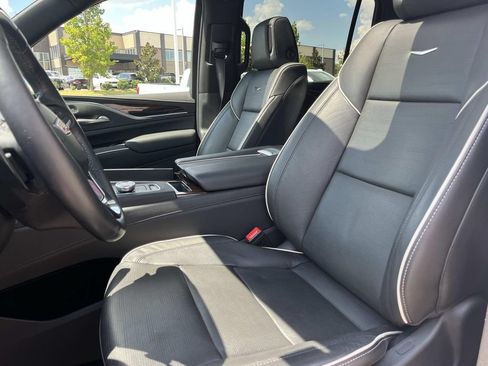 Certified 2024 Cadillac Escalade ESV Premium Luxury AWD/4WD image 29