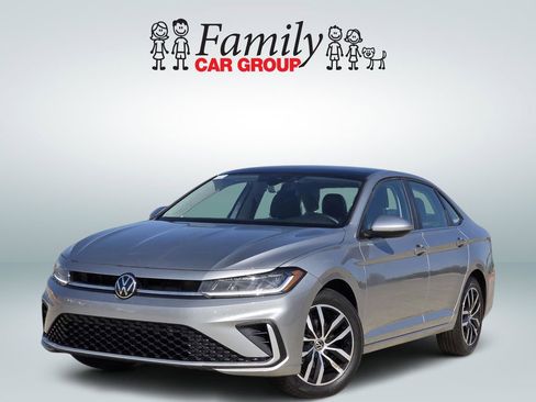 Used 2025 Volkswagen Jetta SE image 1