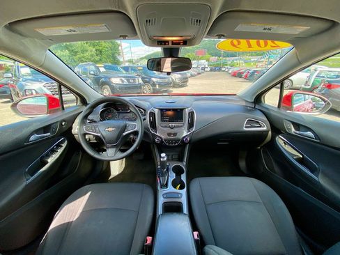 Used 2019 Chevrolet Cruze LT w/ LT Fleet Convenience Package FWD image 16