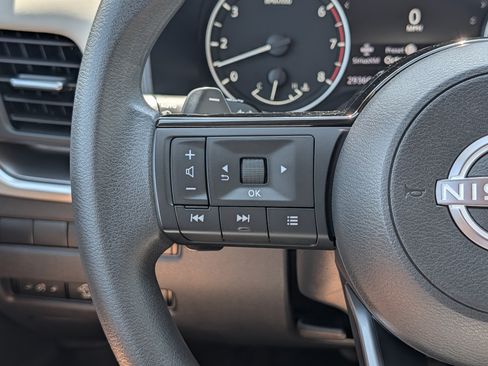 Used 2023 Nissan Rogue SV AWD/4WD image 31