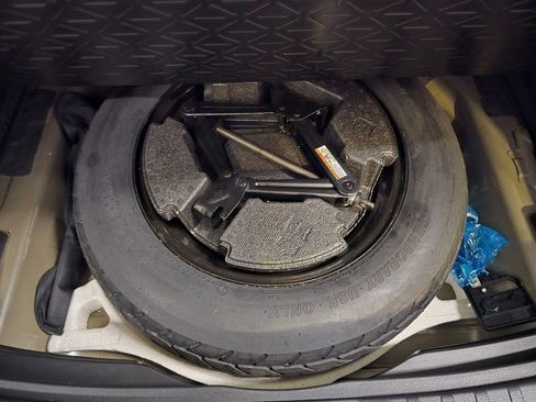 Used 2024 Toyota RAV4 AWD Hybrid image 37