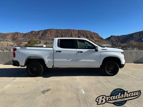 Used 2023 Chevrolet Silverado 1500 LT Trail Boss w/ Convenience Package II image 3