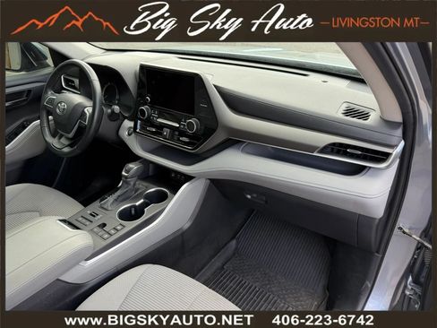 Used 2023 Toyota Highlander LE AWD/4WD image 15