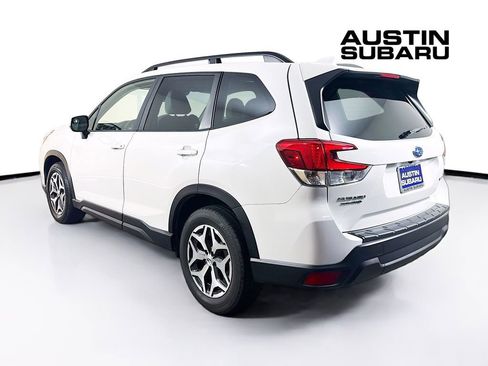 Used 2021 Subaru Forester Premium image 5