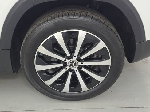 Used 2022 Mercedes-Benz GLB 250 w/ Premium Package Lite image 32