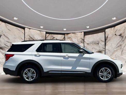 Used 2020 Ford Explorer XLT w/ Equipment Group 202A AWD/4WD image 4
