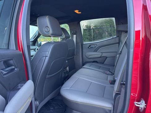 Used 2025 Chevrolet Colorado ZR2 w/ Technology Package image 12