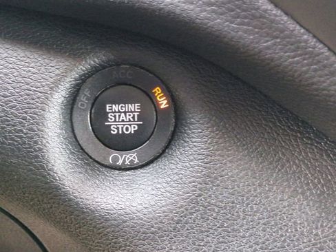 Used 2021 Jeep Cherokee Latitude Plus AWD/4WD image 17