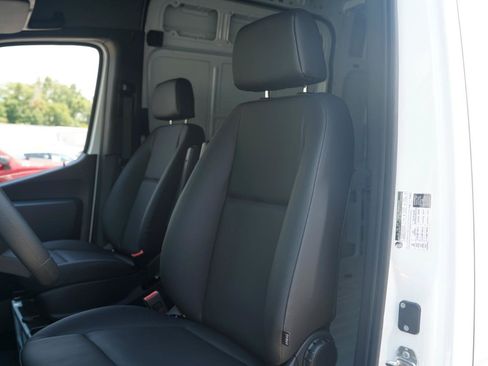 Used 2025 Mercedes-Benz Sprinter 2500 image 21