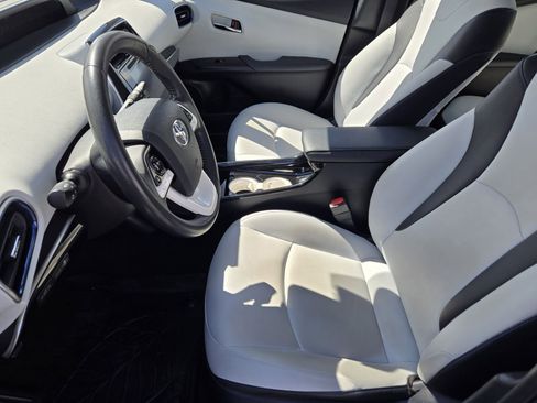 Used 2016 Toyota Prius Four Touring image 11
