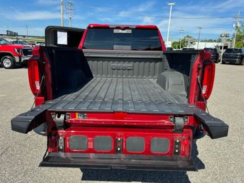 Used 2025 GMC Sierra 1500 AT4 w/ AT4 Premium Package AWD/4WD image 9