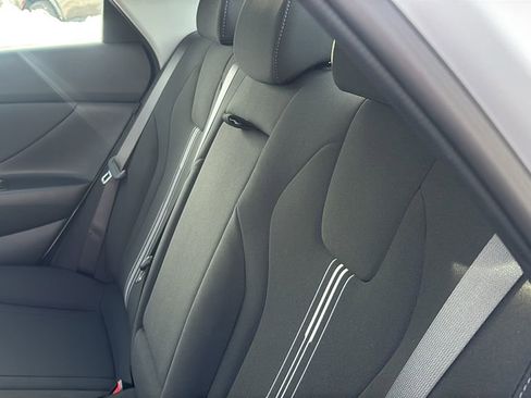 Used 2025 Hyundai Elantra SEL image 31