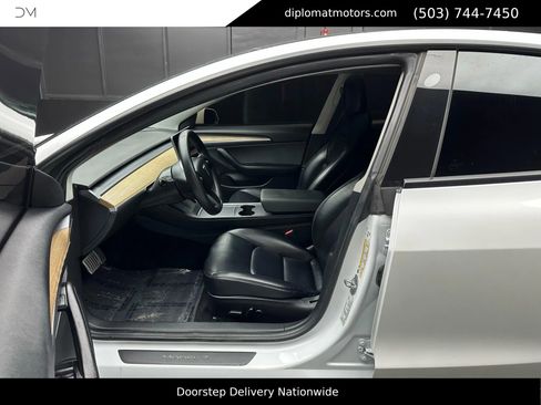 Used 2021 Tesla Model 3 Performance image 17