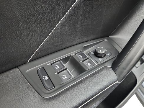 Used 2023 Volkswagen Tiguan SEL R-Line image 19