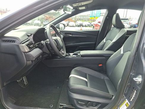 Used 2025 Toyota Camry SE image 13