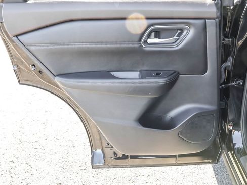 Used 2021 Nissan Rogue Platinum image 28